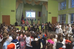 2018-12-27-novogodnie-yolki-dlya-nachalnoj-shkoly_009