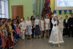 2018-12-27-novogodnie-yolki-dlya-nachalnoj-shkoly_023