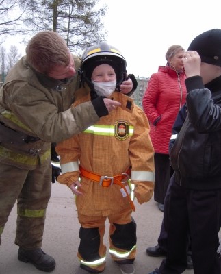 День пожарной безопасности в гимназии № 402 Колпинского района Санкт-Петербурга
